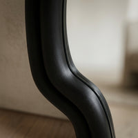 Miroir sur pied ondulé