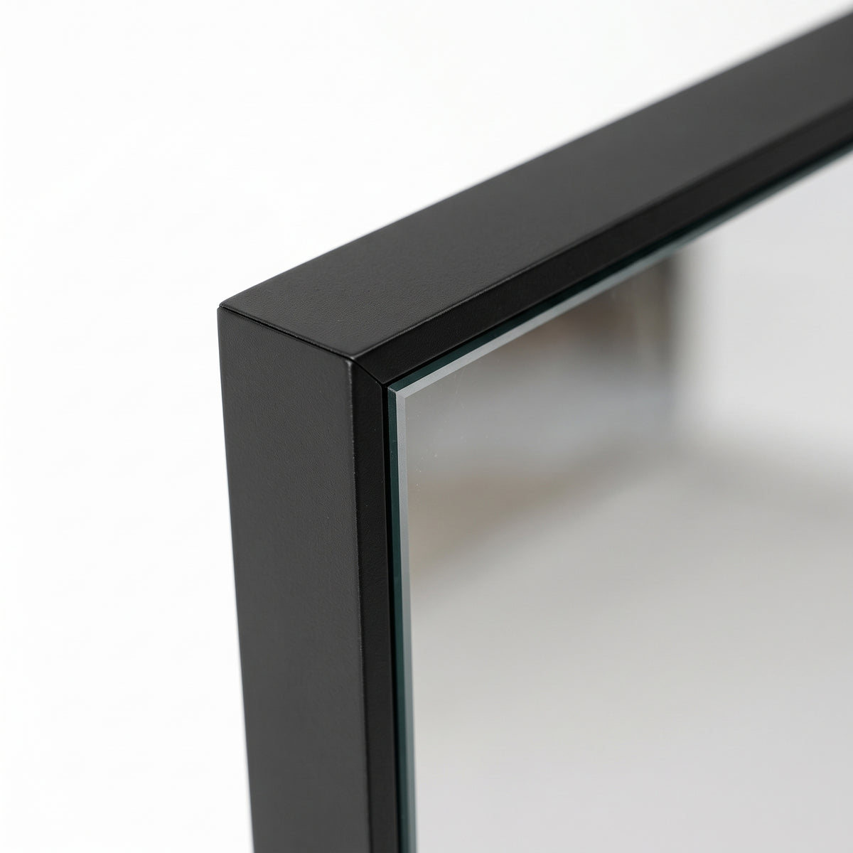 Miroir sur pied doré